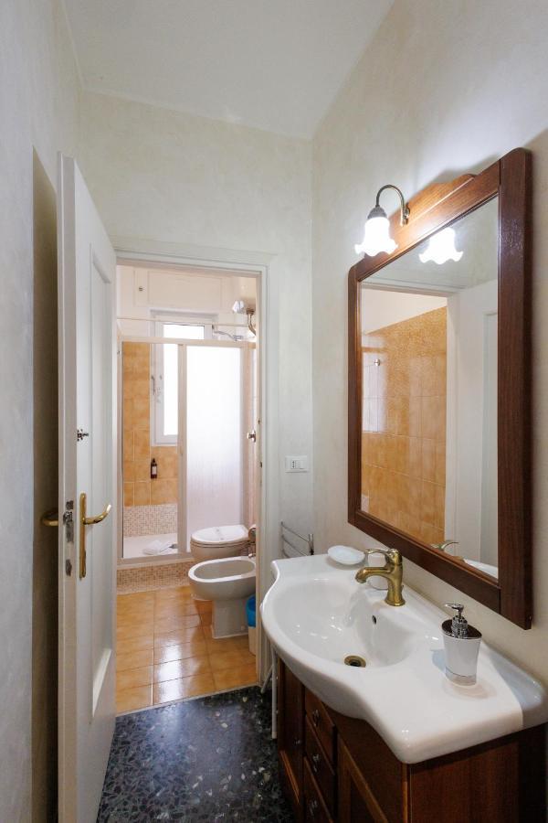 Casa Vittoria Di San Martino Affittacamere Genoa Bagian luar foto